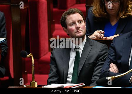 Paris, France. 17th janvier 2023. Ministre français adjoint des Transports Clément Beaune lors d'une session de questions au gouvernement à l'Assemblée nationale à Paris sur 17 janvier 2023. Crédit : Victor Joly/Alamy Live News Banque D'Images