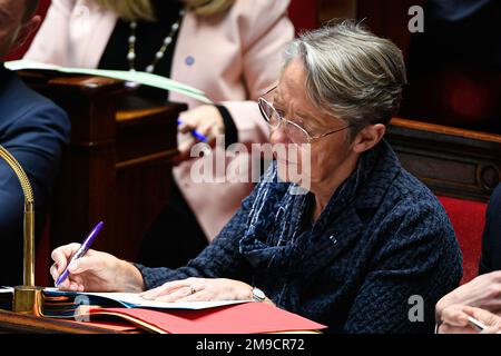 Paris, France. 17th janvier 2023. Le Premier ministre Elisabeth a posé des questions au gouvernement lors d'une session à l'Assemblée nationale à Paris sur le 17 janvier 2023. Crédit : Victor Joly/Alamy Live News Banque D'Images