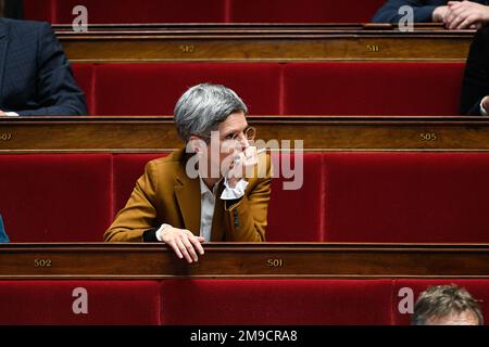 Paris, France. 17th janvier 2023. Sandrine Rousseau, adjointe à l'EELV, pendant une session de questions au gouvernement à l'Assemblée nationale à Paris sur 17 janvier 2023. Crédit : Victor Joly/Alamy Live News Banque D'Images