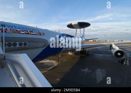 Otopeni, Roumanie - 17 janvier 2023 : systèmes d'alerte et de contrôle aéroportés AWACS arrivées d'avions de la Force aérienne d'alerte et de contrôle de l'OTAN – NA Banque D'Images