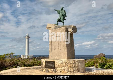 La statue de Taiki pointant vers la province de Fujian en Chine se trouve près du phare de Cape Zanpa à Okinawa, au Japon Banque D'Images