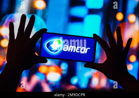 Brésil. 17th janvier 2023. Dans cette illustration, le logo Amcor plc s'affiche sur l'écran d'un smartphone. Crédit : SOPA Images Limited/Alamy Live News Banque D'Images