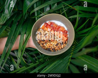 Vue d'en haut à papaye muesli. Banque D'Images