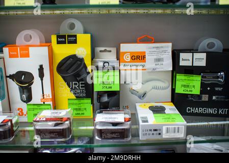 VICHUGA, RUSSIE - 21 AVRIL 2018 : appareils électroniques automobiles dans le magasin Banque D'Images
