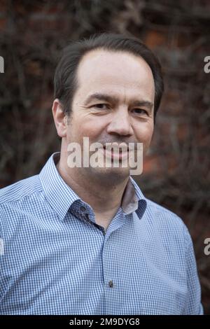 Kirchlinteln, Allemagne. 06th janvier 2023. Jörn Ehlers, agriculteur et vice-président de l'Association des agriculteurs de Basse-Saxe, sur sa ferme. Les militants des droits des animaux appellent les agriculteurs, les politiciens et la société à repenser l'élevage des animaux de ferme - le vice-président de l'association des agriculteurs met en garde contre des normes trop strictes. (À dpa : « les éleveurs peuvent-ils concilier rentabilité et bien-être animal ? ») Credit: Sina Schuldt/dpa/Alay Live News Banque D'Images