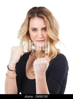 Poing, femme battant en portrait et arts martiaux avec auto-défense fitness, mma et boxe isolés sur fond blanc. Déterminé, les mains et la santé Banque D'Images