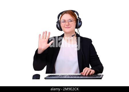 La caméra portable capture une femme de race blanche dans un costume noir, interface de chat pour les appels vidéo, isolée sur un fond blanc. Femme en saluant à un onli Banque D'Images