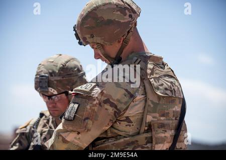 Les techniciens d'élimination des munitions explosives (EOD) sont en compétition à la compétition All Army team of the Year (toy) à fort Carson, Colorado, 16 mai 2022. Cette année, le 71st Ordnance Group accueille le tout-jouet de l'armée où les équipes 52nd Ordnance Group, 71st Ordnance Group, 48th Chemical Brigade, 303rd Ordnance Battalion et 718th Ordnance Company, mettent leurs compétences à l'épreuve dans un environnement d'entraînement physiquement et mentalement exigeant. Banque D'Images