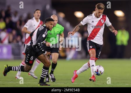 17 janvier 2023: Orlando, Floride, Etats-Unis: Milieu de terrain de River plate BRUNO ZUCULINI (5) conduit le ballon pendant le River plate vs Vasco da Gama International friendly football match au stade Explora à Orlando. (Credit image: © Cory Knowlton/ZUMA Press Wire) USAGE ÉDITORIAL SEULEMENT! Non destiné À un usage commercial ! Banque D'Images