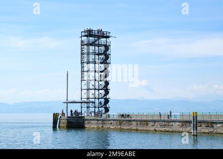 Tour d'observation à l'entrée du port, Moleturm, Friedrichshafen, Lac de Constance, Bade-Wurtemberg, Allemagne Banque D'Images