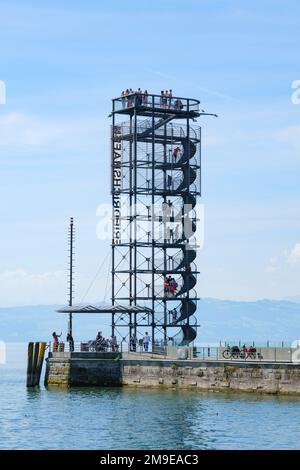 Tour d'observation à l'entrée du port, Moleturm, Friedrichshafen, Lac de Constance, Bade-Wurtemberg, Allemagne Banque D'Images