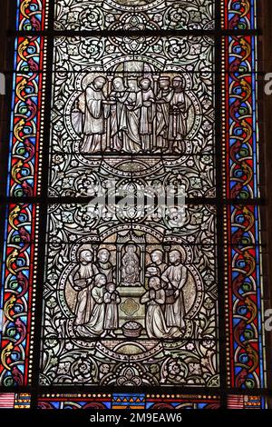 Fenêtre en verre dans la Cathédrale Saint-Benigne, Dijon, Département Côte d'Or, région Bourgogne-Franche-Comté, Bourgogne, France Banque D'Images