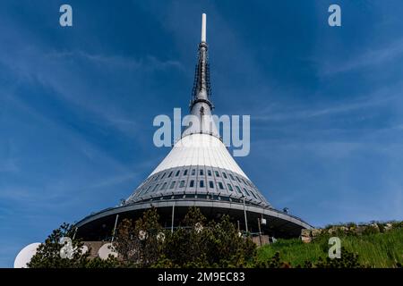 Tour de télévision de Jested, plus haut sommet de montagne de Jested, République tchèque Banque D'Images