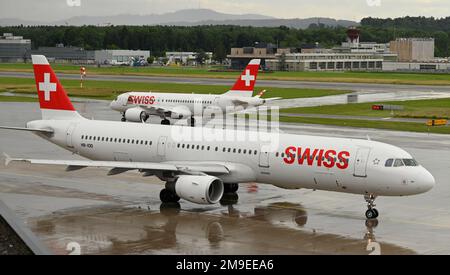 Aircraft Swiss, Airbus A321-100, HB-IOD Zurich Kloten, Suisse Banque D'Images