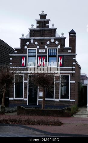 Coevorden, pays-Bas - Déc 25 2022 ancienne maison hollandaise caractéristique avec pignon étagé à partir de 1910 sur le Van Heutszsingel à Coevorden Banque D'Images