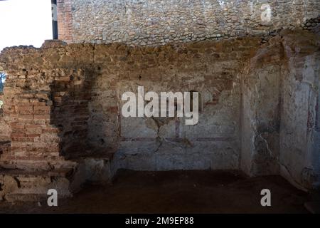 Les thermes romains situés dans le site archéologique de Munigua en Andalousie, Espagne Banque D'Images