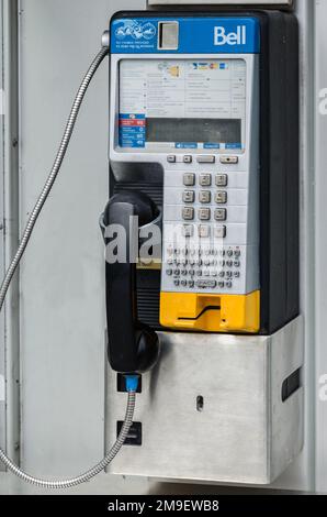 Gros plan d'un téléphone public Bell, Montréal, Canada Banque D'Images