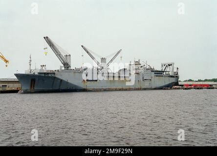 Vue sur le port de la plus récente classe de navires du commandement militaire de Seallift, SS SHUGHART (T-AKR 295), grand navire à vitesse moyenne, à bord d'un road-on/roll-off (LMSR). Base: Norfolk État: Virginie (va) pays: États-Unis d'Amérique (USA) Banque D'Images