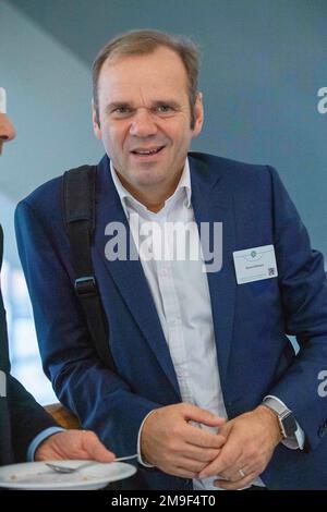 ARCHIVE PHOTO: Bernd Hoffmann fête son anniversaire de 60th sur 21 janvier 2023, Bernd HOFFMANN (Président de la direction, HSV Hambourg Hambourg Hambourg), demi-figure, demi-figure, format portrait, 43rd ordinaire DFB Bundestag sur 27 septembre 2019 à Francfort/Allemagne. Â Banque D'Images