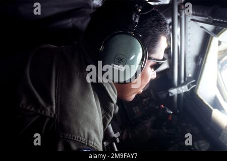 SERGENT D'ÉTAT-MAJOR John S. Salazar, Garde nationale de l'air de l'Utah, exploitant de perche sur un KC-135 Stratotanker, 151st, escadre de ravitaillement aérien, Utah ANG, Salt Lake City, Utah. Pays : inconnu Banque D'Images