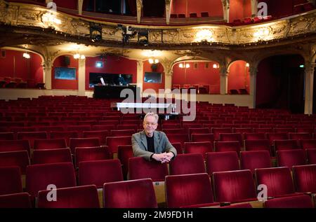 Berlin, Allemagne. 12th janvier 2023. Oliver Reese, directeur artistique de l'ensemble Berliner, se trouve dans l'auditorium du théâtre. Credit: Annette Riedl/dpa/Alay Live News Banque D'Images