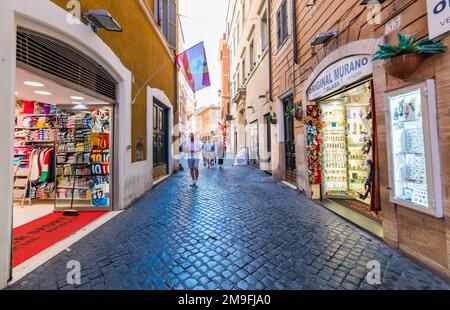 ROME, ITALIE - 30 JUIN 2019 : vue sur la belle rue de Rome, Italie. Banque D'Images