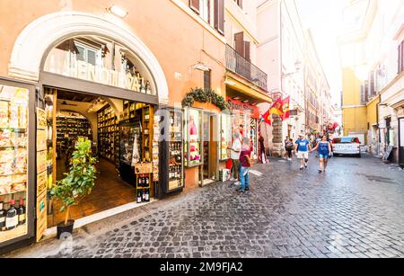 ROME, ITALIE - 30 JUIN 2019 : vue sur la belle rue de Rome, Italie. Banque D'Images