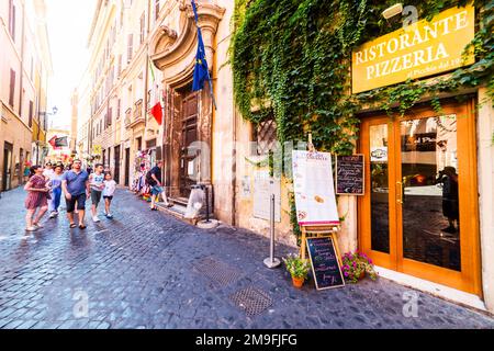 ROME, ITALIE - 30 JUIN 2019 : vue sur la belle rue de Rome, Italie. Banque D'Images