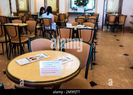 ROME, ITALIE - 30 JUIN 2019 : MAGASIN DE glace GIOLITTI à Roma. Célèbre magasin de glace de Rome. Vue de l'intérieur. Banque D'Images