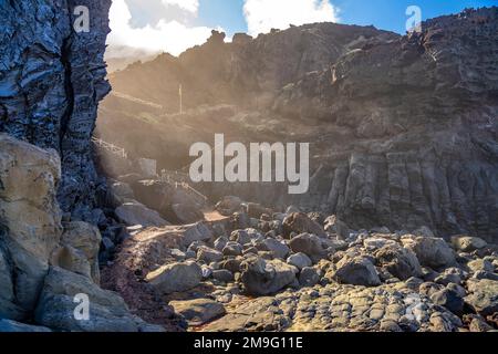 Basaltfelsen am Naturschwimmbecken Charco de la Laja, El Hierro, Kanarische Inseln, Espagnol | roches volcaniques à la piscine naturelle de Charco de la Laja, El Hi Banque D'Images