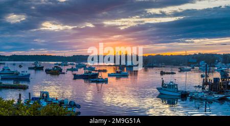 Coucher de soleil, port de Boothbay, Maine, États-Unis Banque D'Images