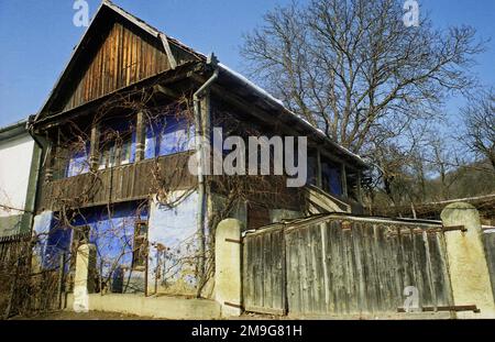 Grande maison dans le comté de Salaj, Roumanie, environ 1999 Banque D'Images