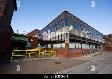 Toxteth Job Center, Liverpool. Le Syndicat des services publics et commerciaux lance un bulletin de vote d'action industrielle, le centre d'emploi de Toxteth étant prévu pour la fermeture. le secrétaire général Mark Serwotka a rencontré des membres du SCP et des membres de la communauté locale. Banque D'Images