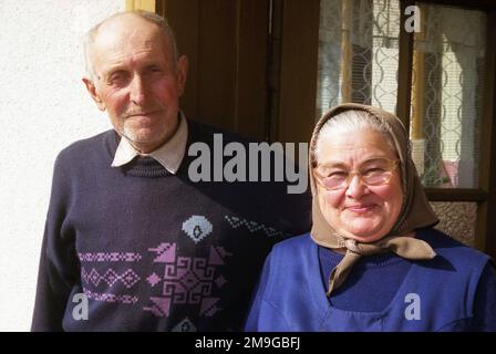 Couple de personnes âgées dans le comté de Salaj, Roumanie, environ 1999 Banque D'Images