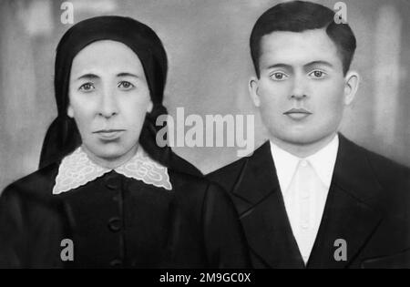 Couple dans le comté de Salaj, Roumanie. Portrait de famille personnalisé en noir et blanc de la première moitié du 19th siècle. Banque D'Images