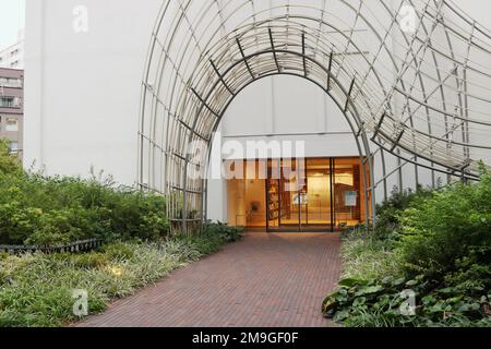 TOKYO, JAPON - 29 septembre 2022 : façade de la Maison internationale de la littérature de Waseda (la bibliothèque de Haruki Murakami). Banque D'Images