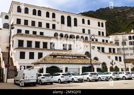 Hôtel de ville de Mijas (Ayuntamiento de Mijas), village typique à flanc de colline blanchi à la chaux (Pueblo Blanco). Costa del sol, Andalousie, Espagne. Banque D'Images