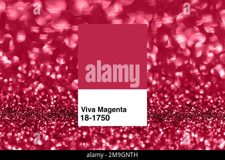 Arrière-plan Viva Magenta avec des scintillements flous. Couleur de l'année 2023. Banque D'Images