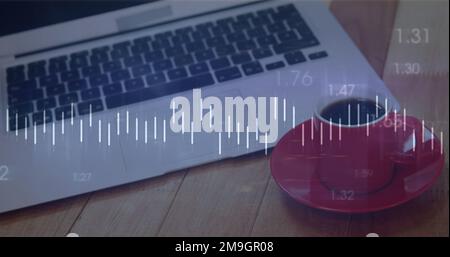 Image du traitement des données financières sur ordinateur portable Banque D'Images