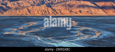 Appartements de sel de Cottonball Basin, Panamint Range, parc national de la Vallée de la mort, Californie, États-Unis Banque D'Images