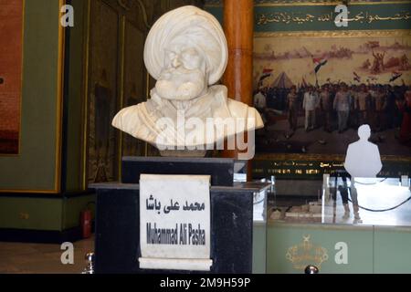Le Caire, Egypte, 7 janvier 2023: Statue Mohamed Mohamed Ali Pasha gouverneur ottoman albanais du musée militaire national égyptien de la citadelle du Caire, Banque D'Images