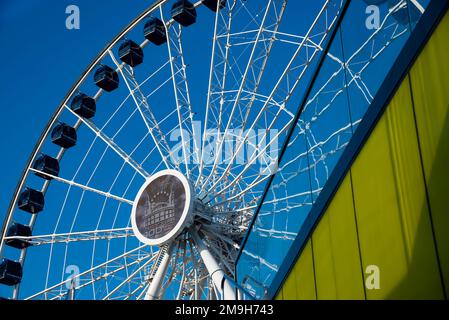 Centennial Ferris Wheel capturé à l'angle bas, Chicago, Illinois, États-Unis Banque D'Images