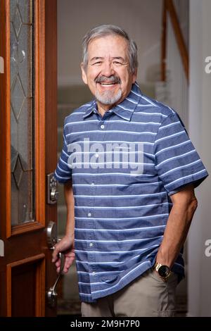 Rod Rodriguez, avocat à la retraite, 70 ans. Plano, Texas, États-Unis. (grand-père, grand-père, grand-père, grand-père) Banque D'Images