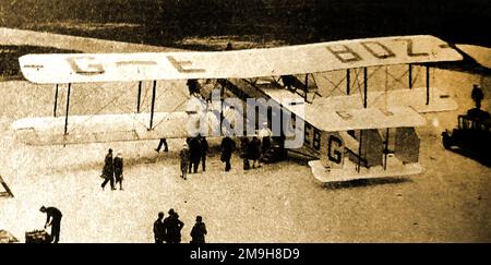 1930 photo prise à l'aérodrome de Croydon (aéroport) montrant les passagers qui embarque à bord d'un avion de ligne Argosy à 3 moteurs. Banque D'Images