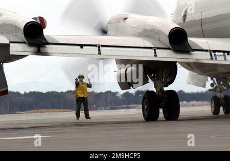 020212-N-9777F-004. Base: Naval Air Facility, Misawa State: Aomori pays: Japon (JPN) scène Major Command montré: VP-40 Banque D'Images