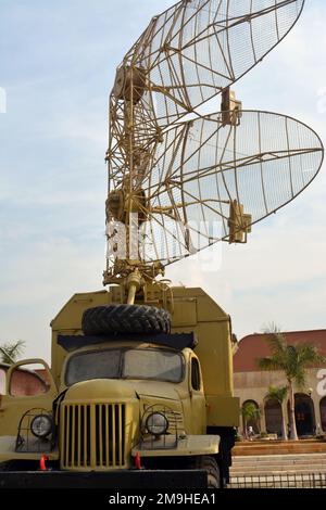 Le Caire, l'Egypte, 7 janvier 2023: Ancienne rétro URSS russe radar P-15 Union soviétique portée 150 KM du musée militaire national égyptien au Caire Banque D'Images