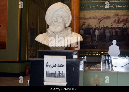 Le Caire, Egypte, 7 janvier 2023: Statue Mohamed Mohamed Ali Pasha gouverneur ottoman albanais du musée militaire national égyptien de la citadelle du Caire, Banque D'Images