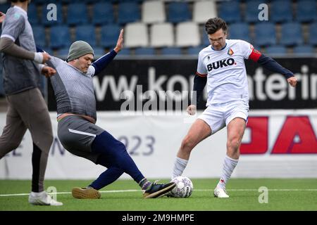 VELSEN-ZUID - ancien joueur d'échecs Loek van Wely en action pendant un match de football entre les joueurs d'échecs et Telstar, dans le cadre du tournoi d'échecs Tata Steel. ANP OLAF KRAAK pays-bas - belgique sortie Banque D'Images