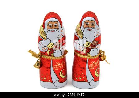 Une paire de chocolats au lait Lindt Santa Claus Banque D'Images