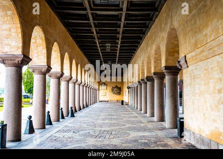 Stockholm, Suède - 9 août 2019 : Colonnade à l'Hôtel de ville de Stockholm. Banque D'Images